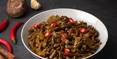 螺螄粉被“中傷”？酸豆角加工讓人大開眼界